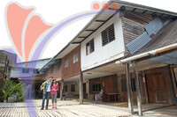 Anah Rais Long House