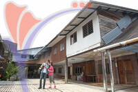 Anah Rais Long House